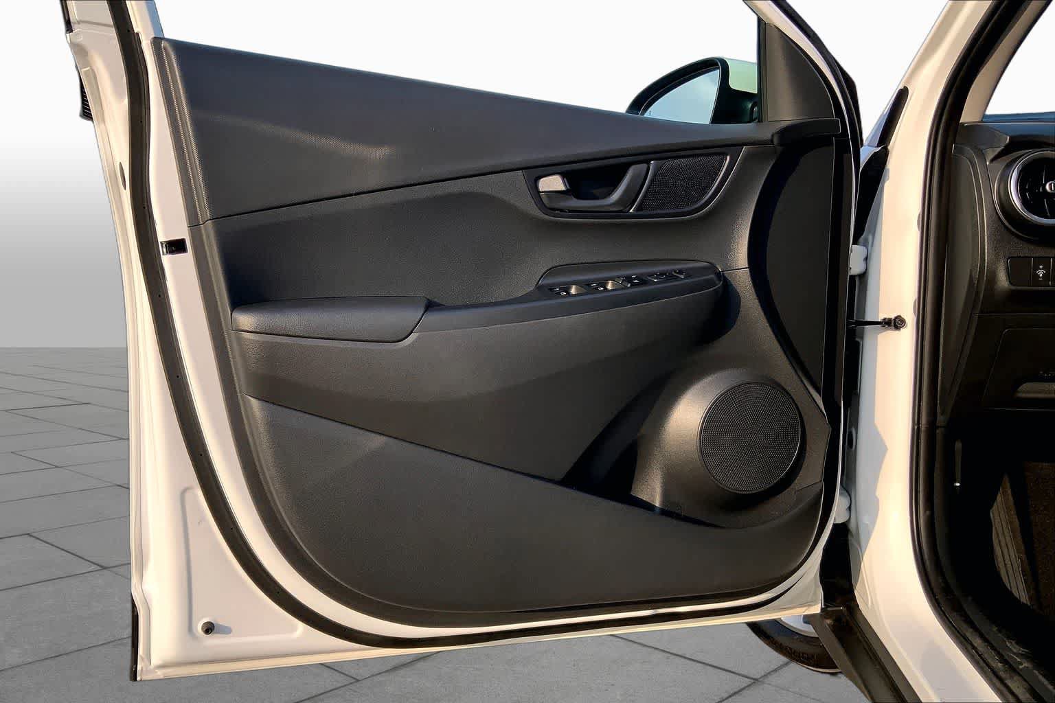Used 2022 Hyundai Kona SEL FWD image 22