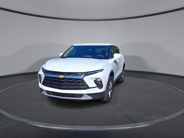 Used 2025 Chevrolet Blazer LT AWD/4WD image 3