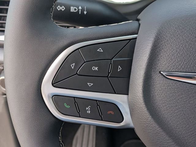Used 2025 Chrysler Pacifica Select FWD image 19