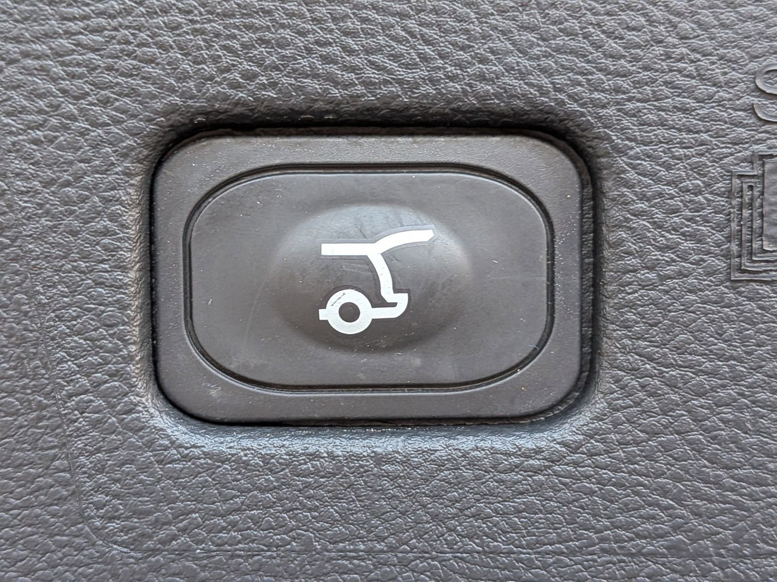 Certified 2024 Ford Edge SEL w/ Convenience Package image 16