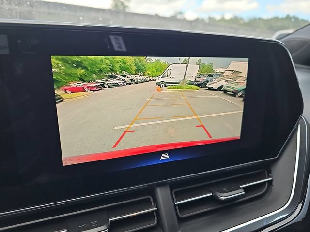 Used 2024 Chevrolet Trax RS w/ Sunroof Package FWD image 27