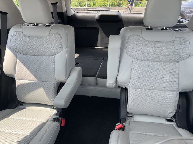 Certified 2025 Ford Explorer Platinum w/ Ultimate Package image 28