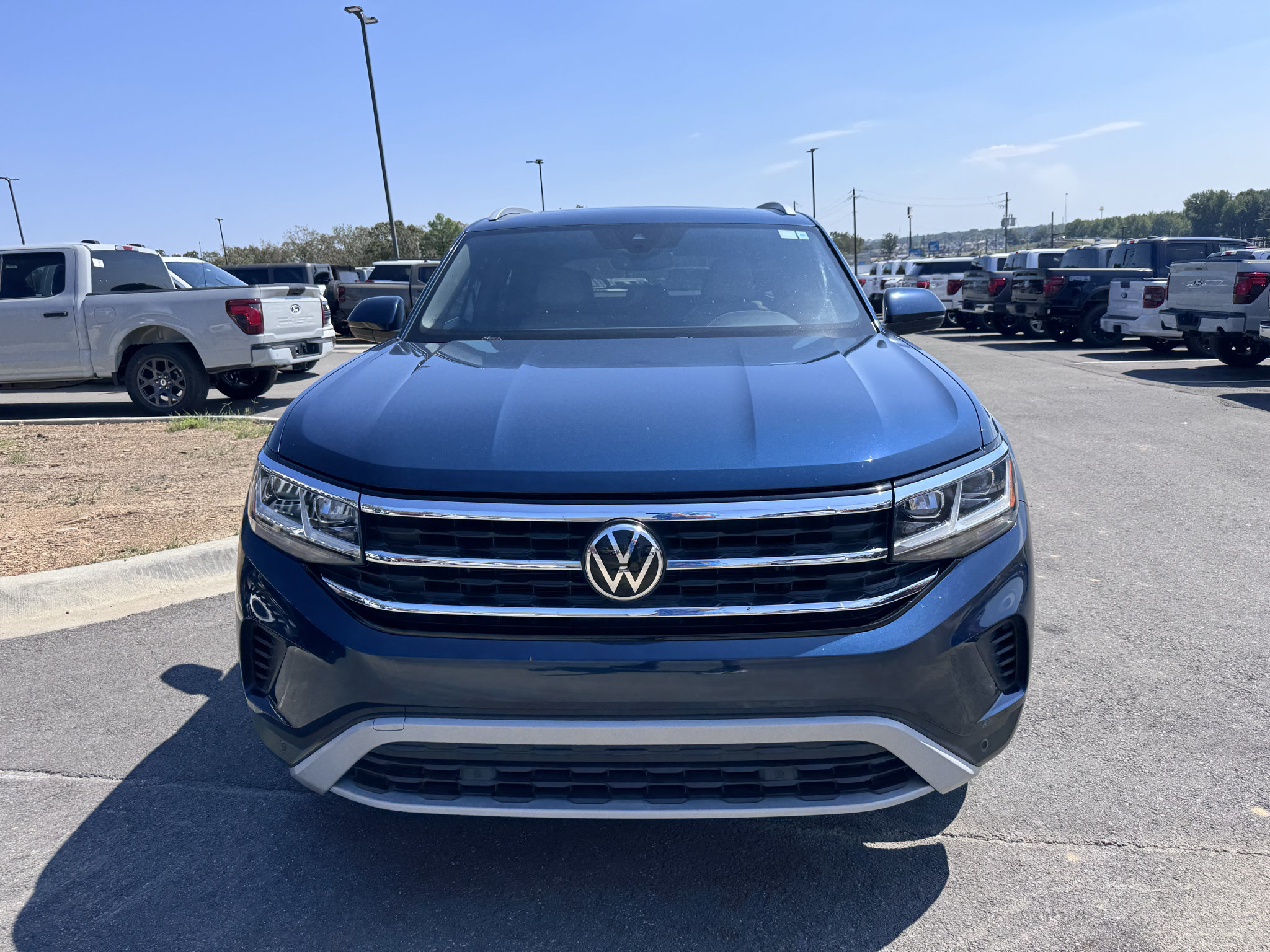 Used 2020 Volkswagen Atlas Cross Sport SEL AWD/4WD image 2