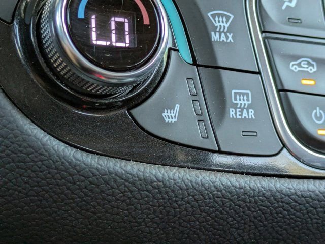 Used 2023 Chevrolet Equinox Premier image 33