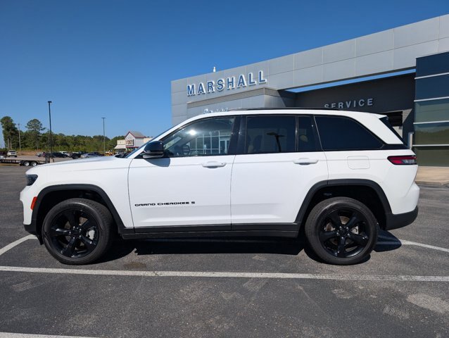 Used 2023 Jeep Grand Cherokee Limited w/ Black Appearance Package RWD image 2