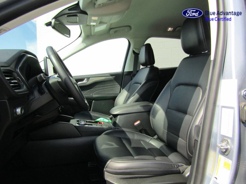 Certified 2022 Ford Escape Titanium FWD image 3