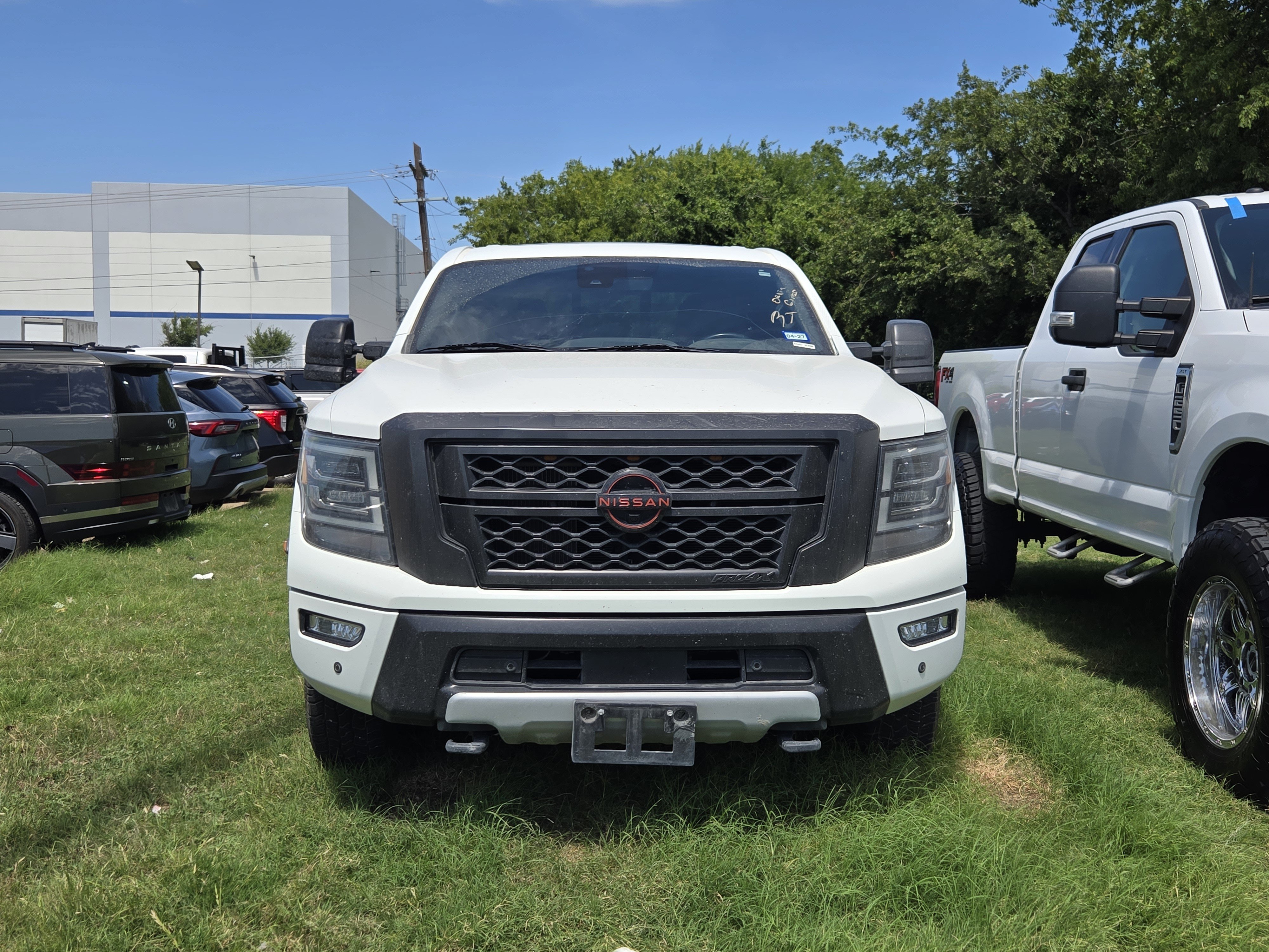 Used 2023 Nissan Titan PRO-4X w/ Pro-4x Convenience Package AWD/4WD image 2