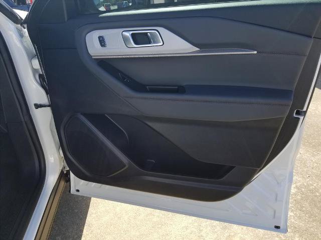 Certified 2025 Ford Explorer Active w/ Active Comfort Package AWD/4WD image 18