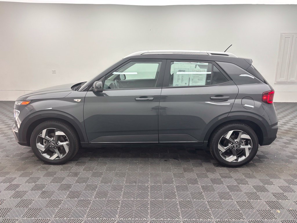 Used 2024 Hyundai Venue Limited FWD image 12
