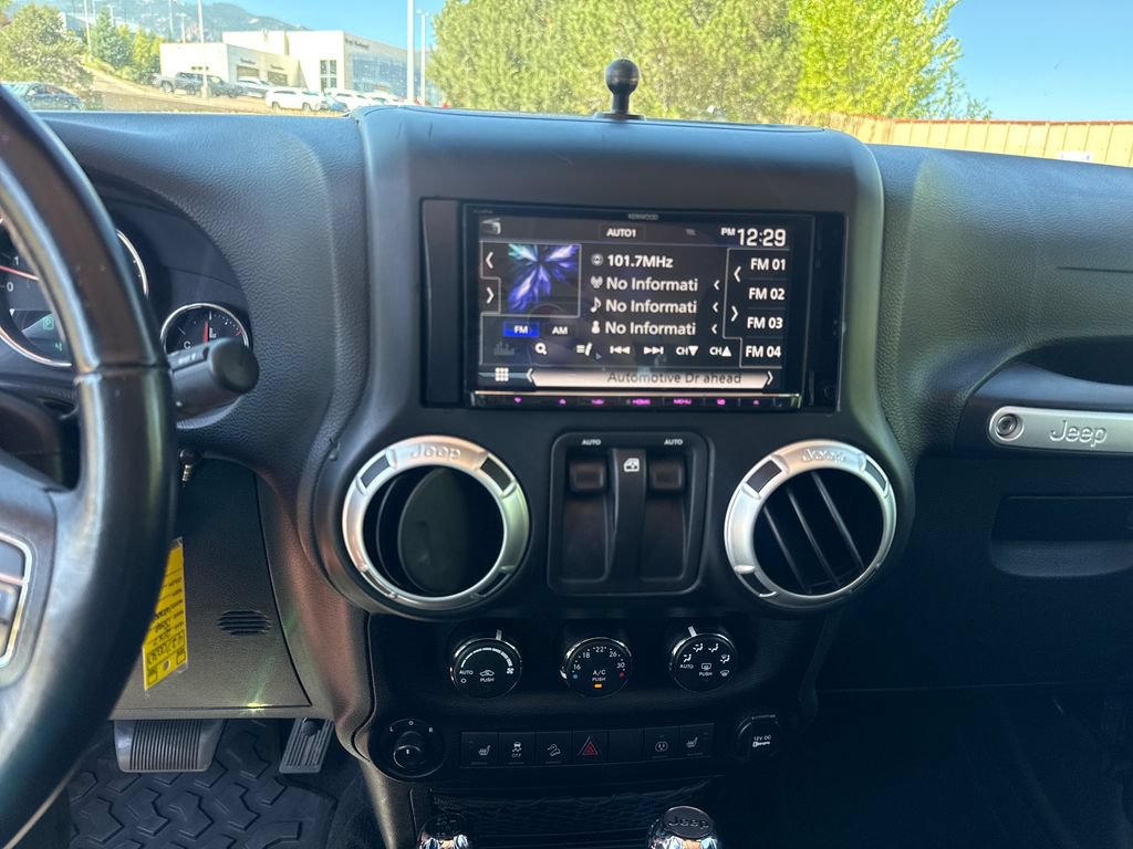 Used 2017 Jeep Wrangler Sahara w/ Dual Top Group AWD/4WD image 18