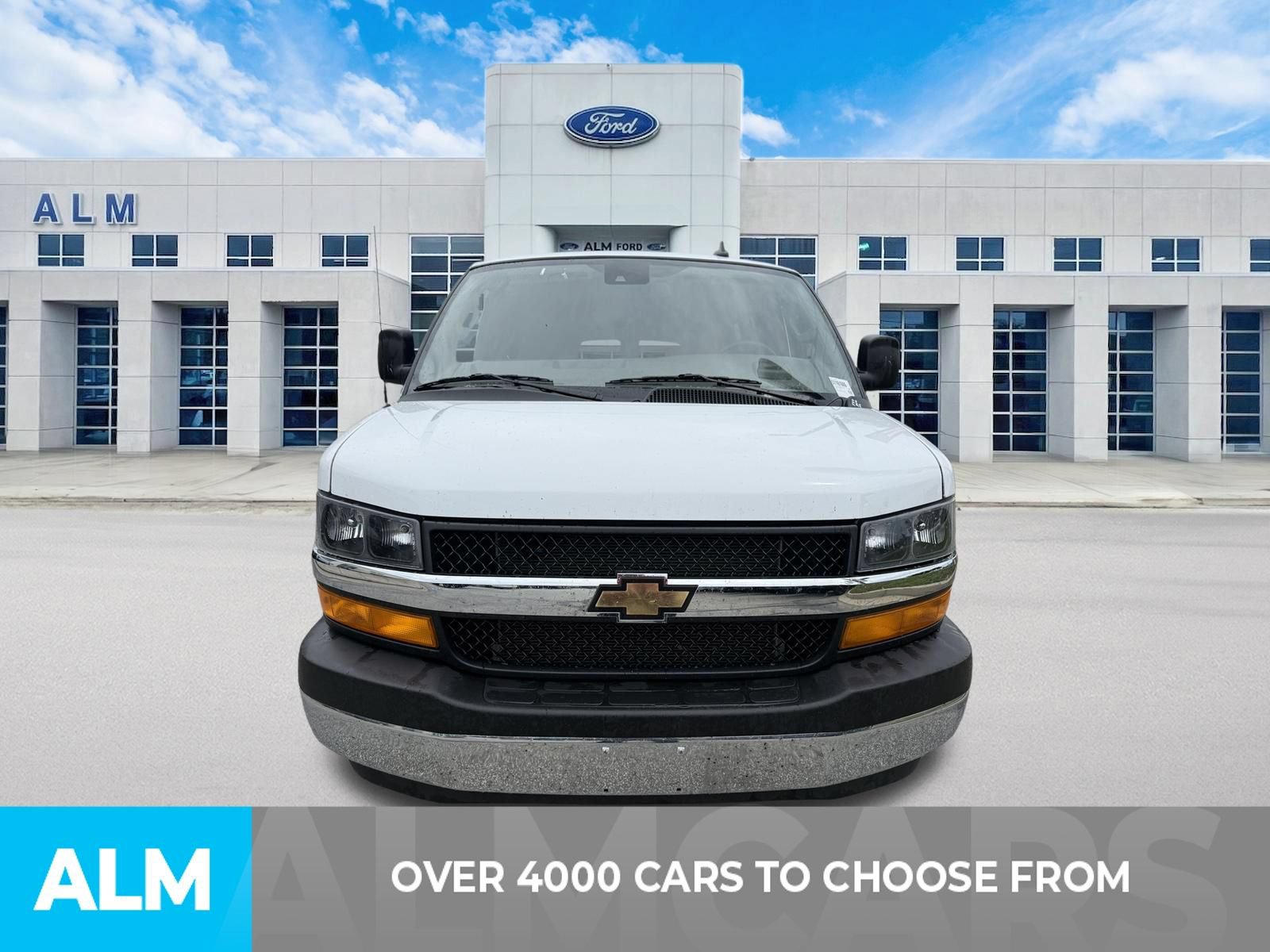 Used 2025 Chevrolet Express 3500 LT w/ LT Preferred Equipment Group RWD image 2