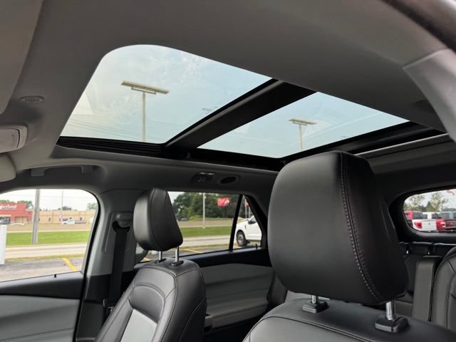 Certified 2023 Ford Explorer XLT w/ Equipment Group 202A AWD/4WD image 8