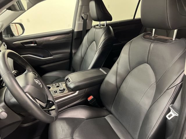 Used 2024 Toyota Highlander Limited AWD/4WD image 9