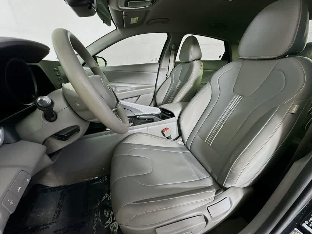 Used 2022 Hyundai Elantra SEL FWD image 11