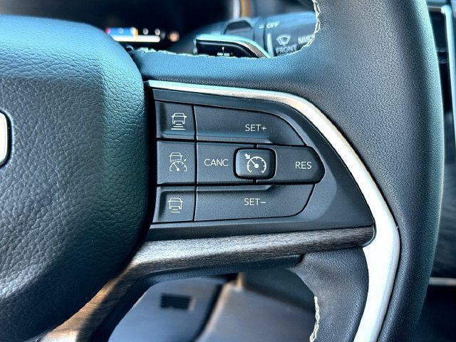 Used 2024 Jeep Grand Cherokee L Limited AWD/4WD image 13