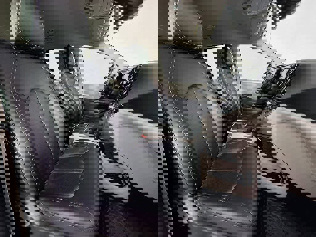 Used 2024 Chrysler Pacifica Touring-L image 15