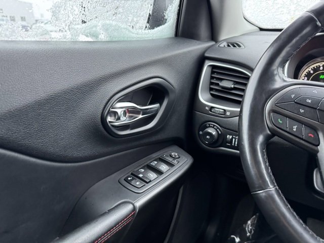 Used 2021 Jeep Cherokee Trailhawk w/ Sun, Sound & Nav Group image 31