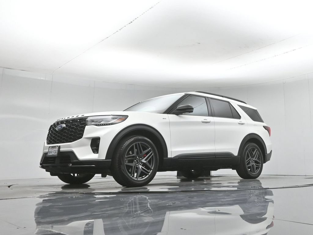 Certified 2025 Ford Explorer ST-Line w/ Premium Package RWD image 48