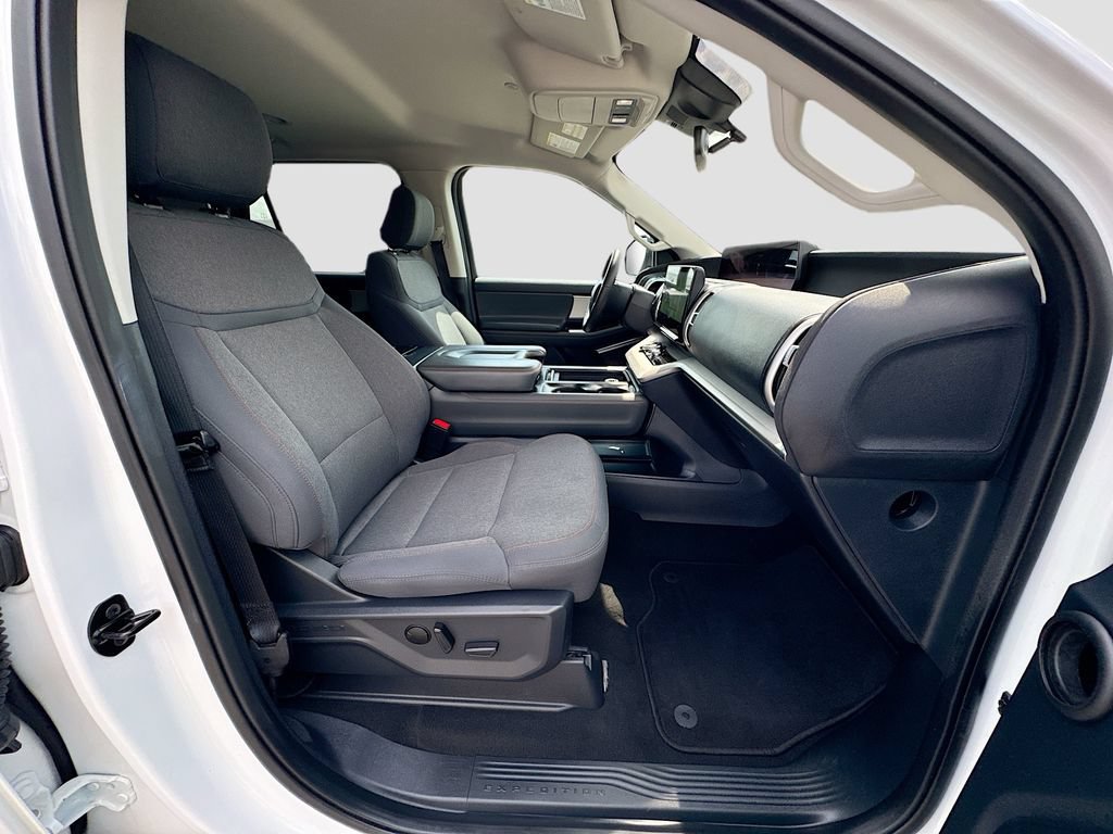 Certified 2025 Ford Expedition Active RWD image 31