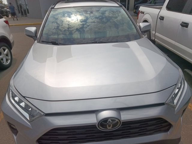 Used 2019 Toyota RAV4 XLE AWD/4WD image 3