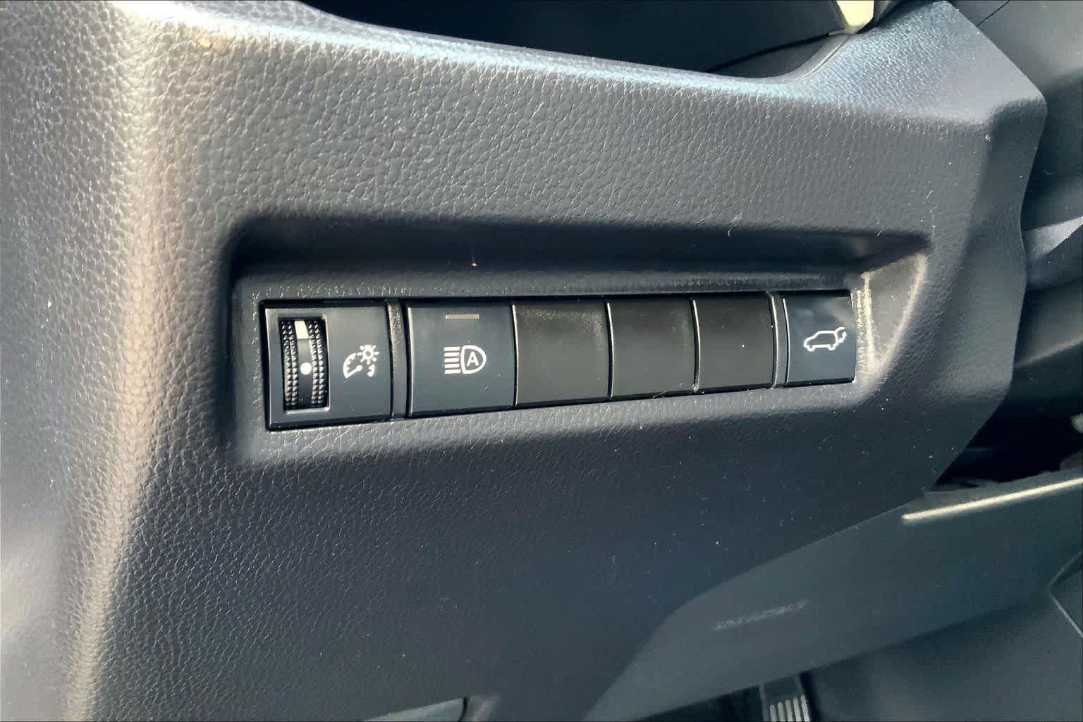 Used 2021 Toyota RAV4 XLE Premium FWD image 33