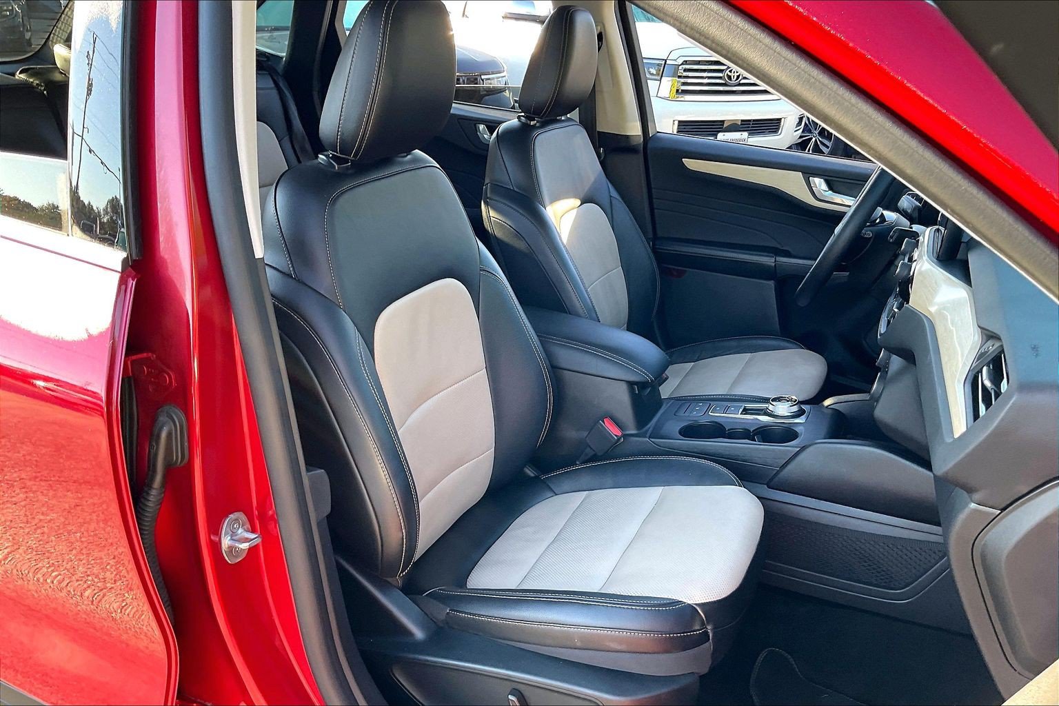 Certified 2022 Ford Escape Titanium w/ Titanium Elite Package AWD/4WD image 7