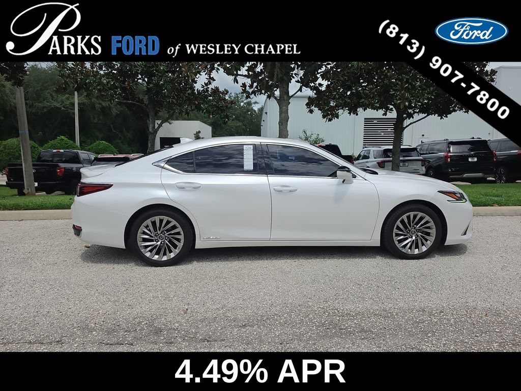 Used 2022 Lexus ES 300h Ultra Luxury w/ Accessory Package 2 FWD image 4