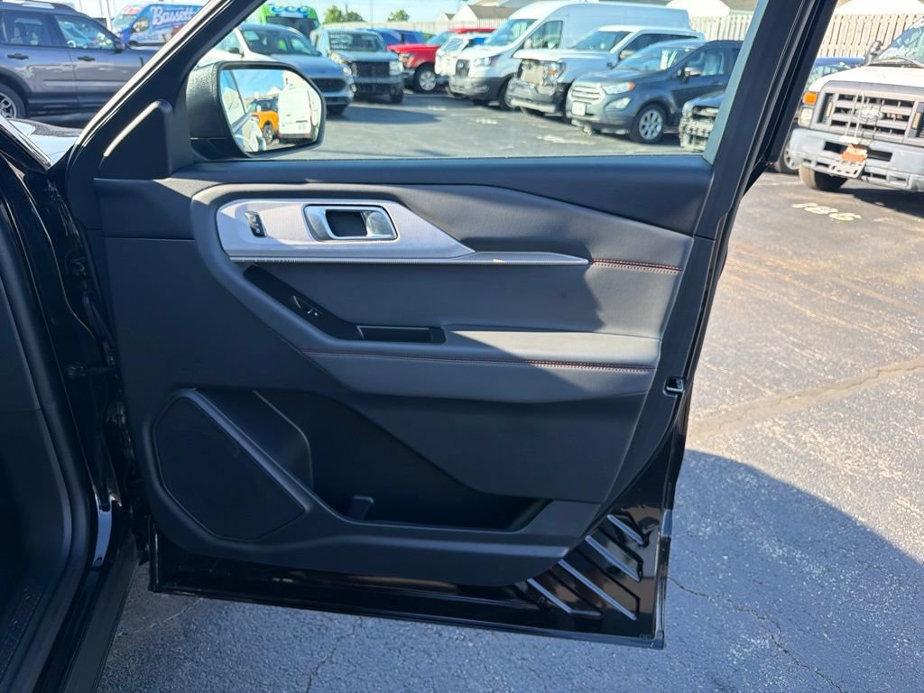 Certified 2025 Ford Explorer Active AWD/4WD image 38