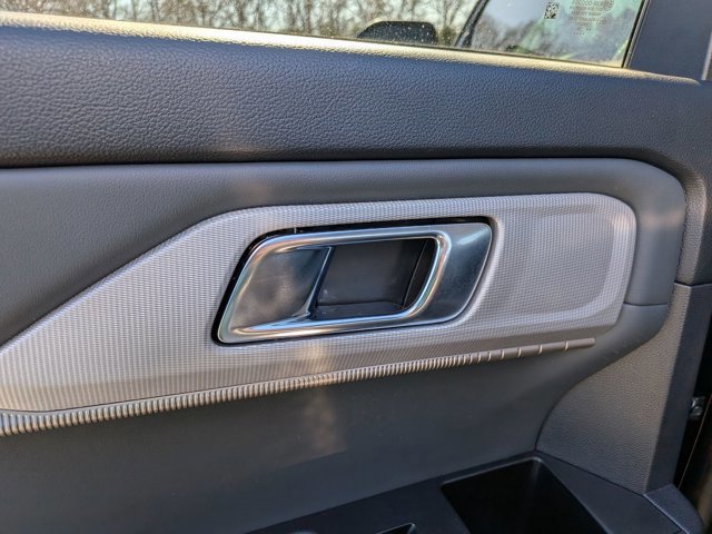Certified 2025 Ford Explorer Active w/ Active Comfort Package image 26