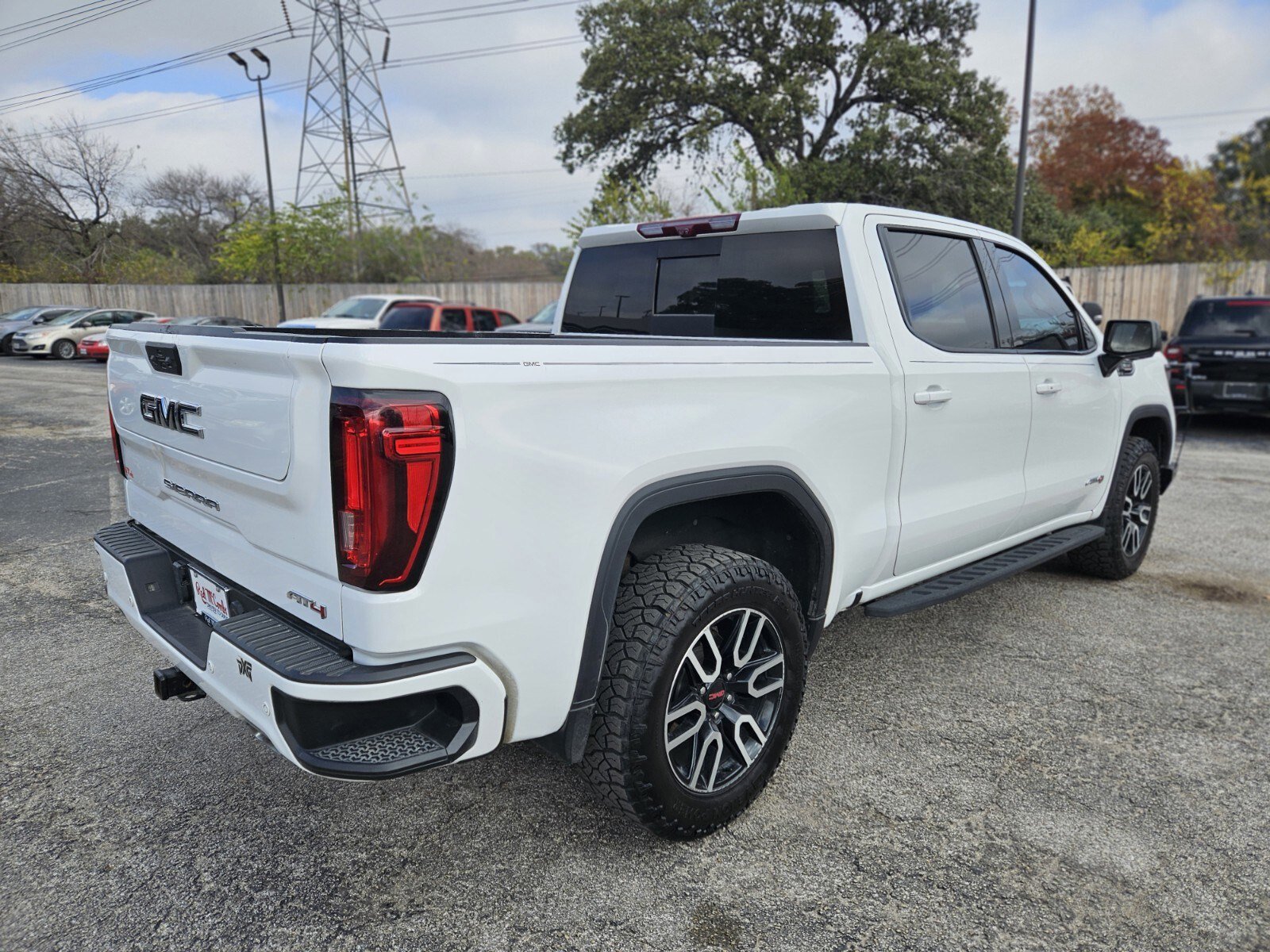 Used 2022 GMC Sierra 1500 AT4 w/ AT4 Premium Package image 3
