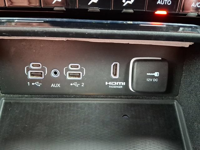 Used 2022 Jeep Grand Cherokee Overland w/ Luxury Tech Group IV AWD/4WD image 30