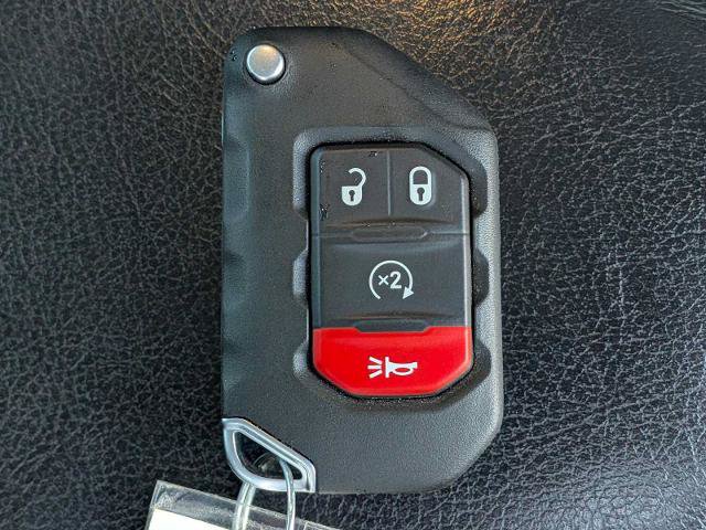 Used 2023 Jeep Gladiator Overland w/ Popular Equipment Package AWD/4WD image 19