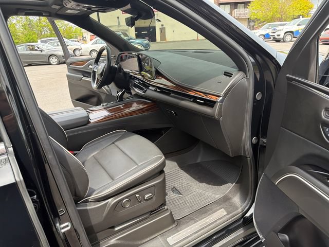 Used 2024 Cadillac Escalade ESV Premium Luxury w/ Performance Package AWD/4WD image 39