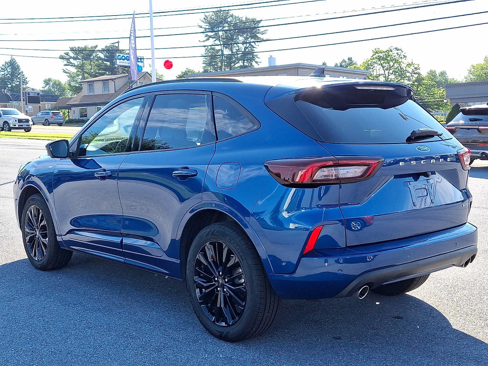 Certified 2023 Ford Escape ST-Line Elite w/ Premium Technology Package AWD/4WD image 4