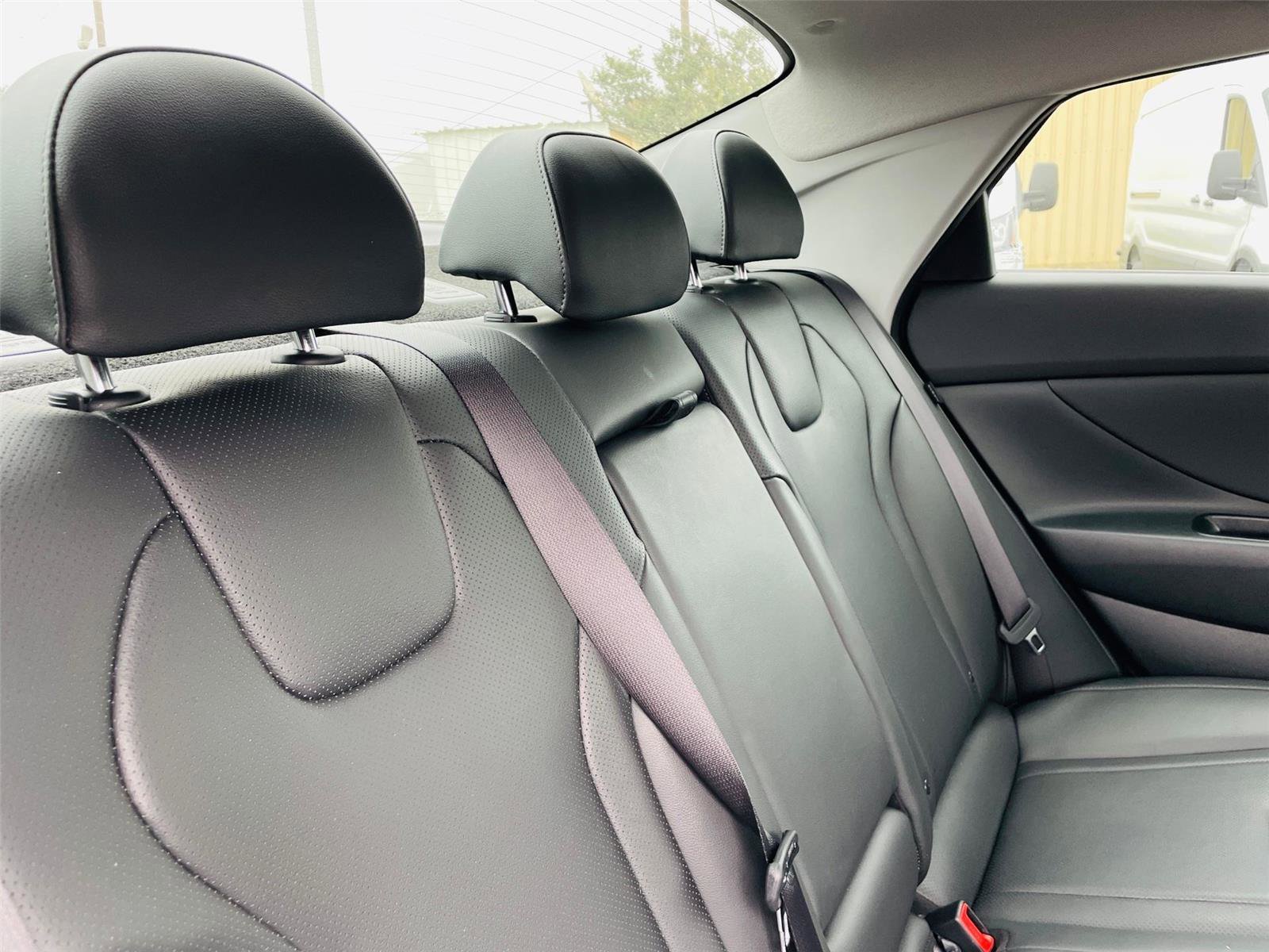 Used 2025 Hyundai Elantra Limited FWD image 25