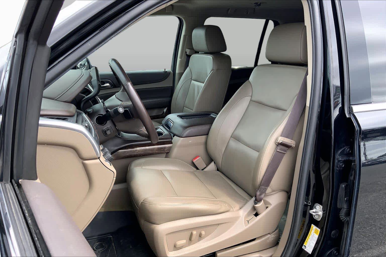 Used 2017 Chevrolet Tahoe LT w/ Luxury Package AWD/4WD image 8