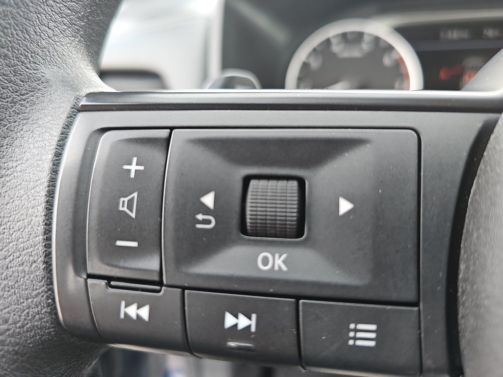 Used 2024 Nissan Rogue SV FWD image 17