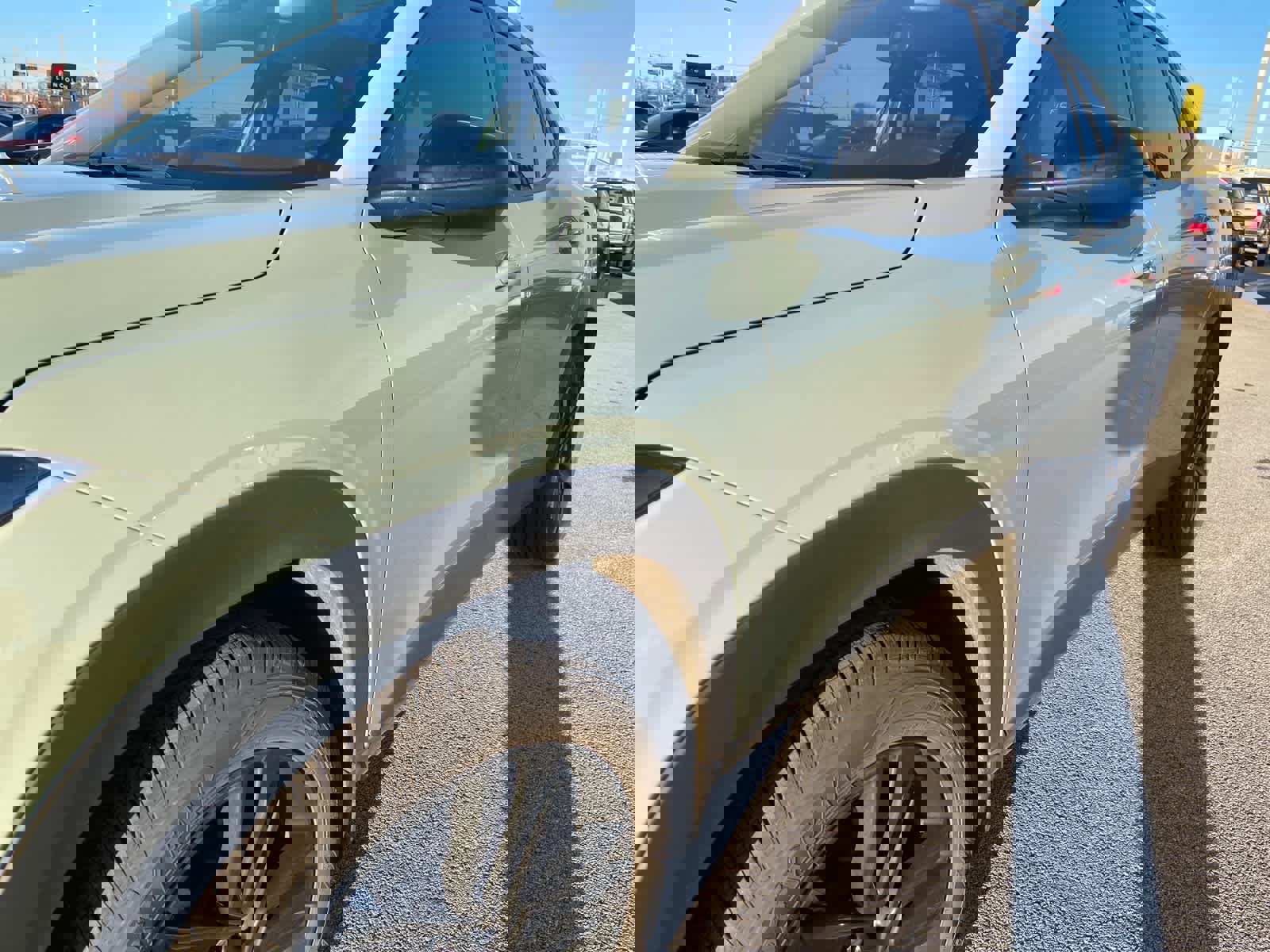 Used 2025 Chevrolet Trax ACTIV w/ Sunroof Package image 2