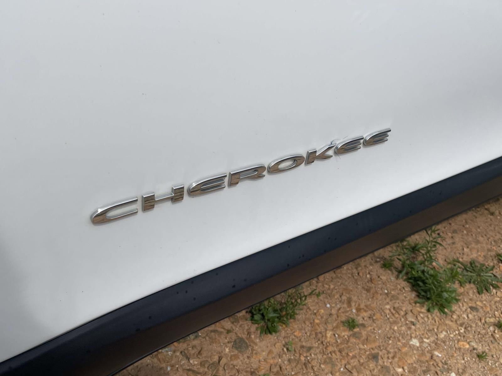 Used 2020 Jeep Cherokee Latitude Plus w/ Cold Weather Group FWD image 5