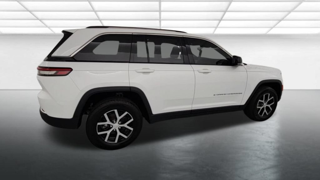 Used 2024 Jeep Grand Cherokee Limited AWD/4WD image 9