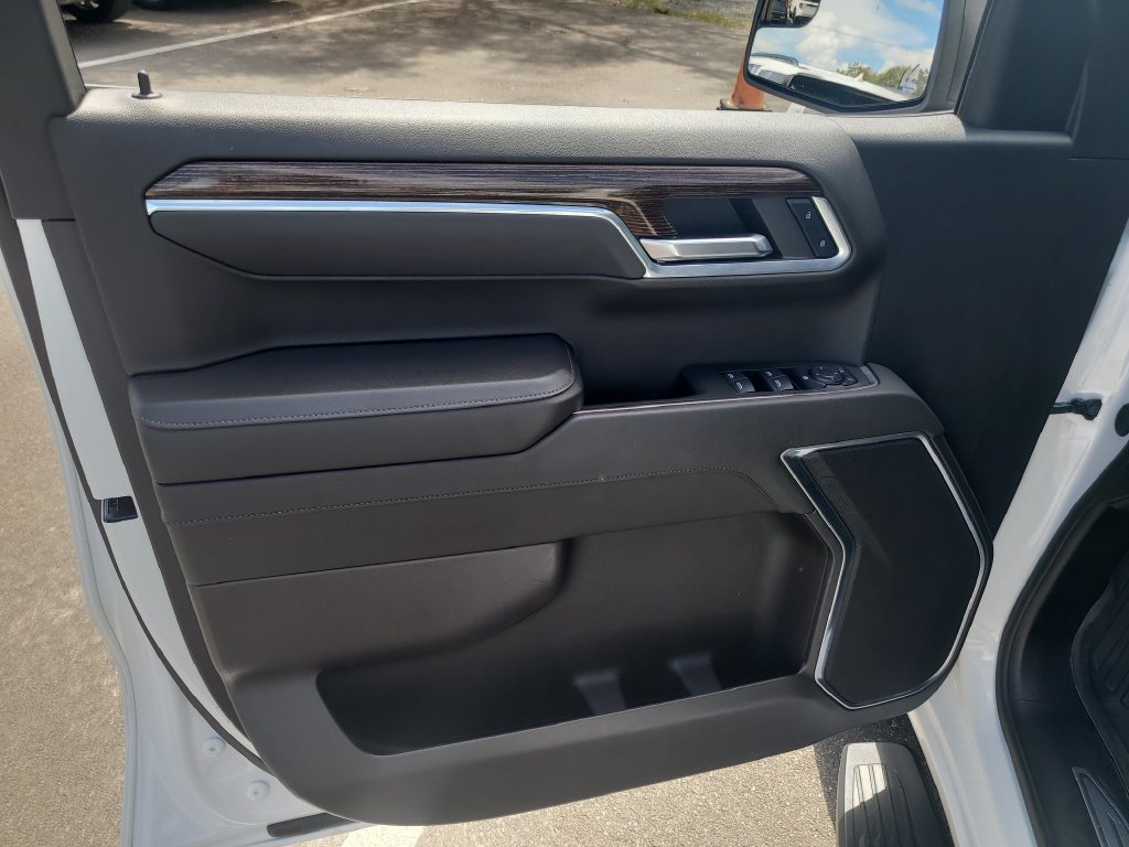 Used 2025 GMC Sierra 1500 Elevation w/ LPO, Elevation Black Package AWD/4WD image 13