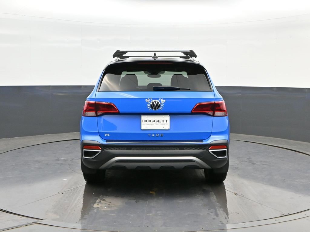 Used 2024 Volkswagen Taos SE w/ Panoramic Sunroof Package image 8