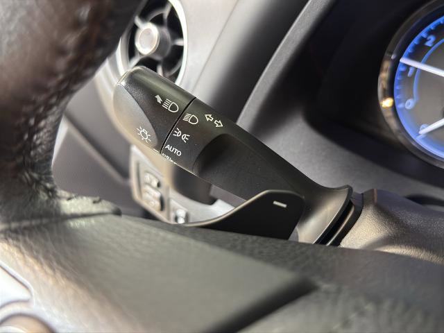 Used 2018 Toyota Corolla SE FWD image 17