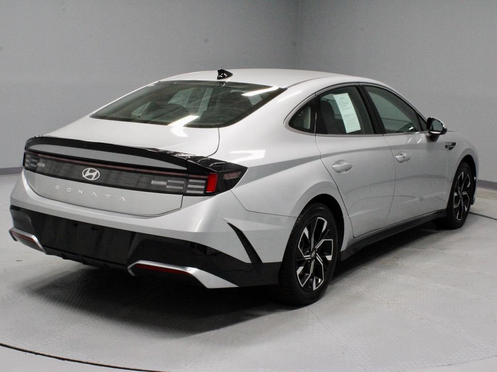 Used 2025 Hyundai Sonata SEL FWD image 11