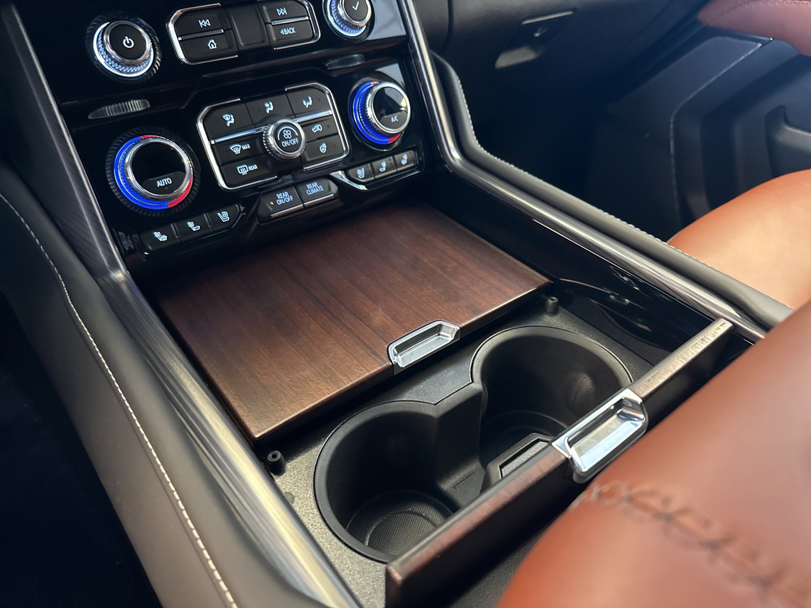 Used 2024 GMC Yukon Denali Ultimate w/ LPO, Floor Liner Package image 24