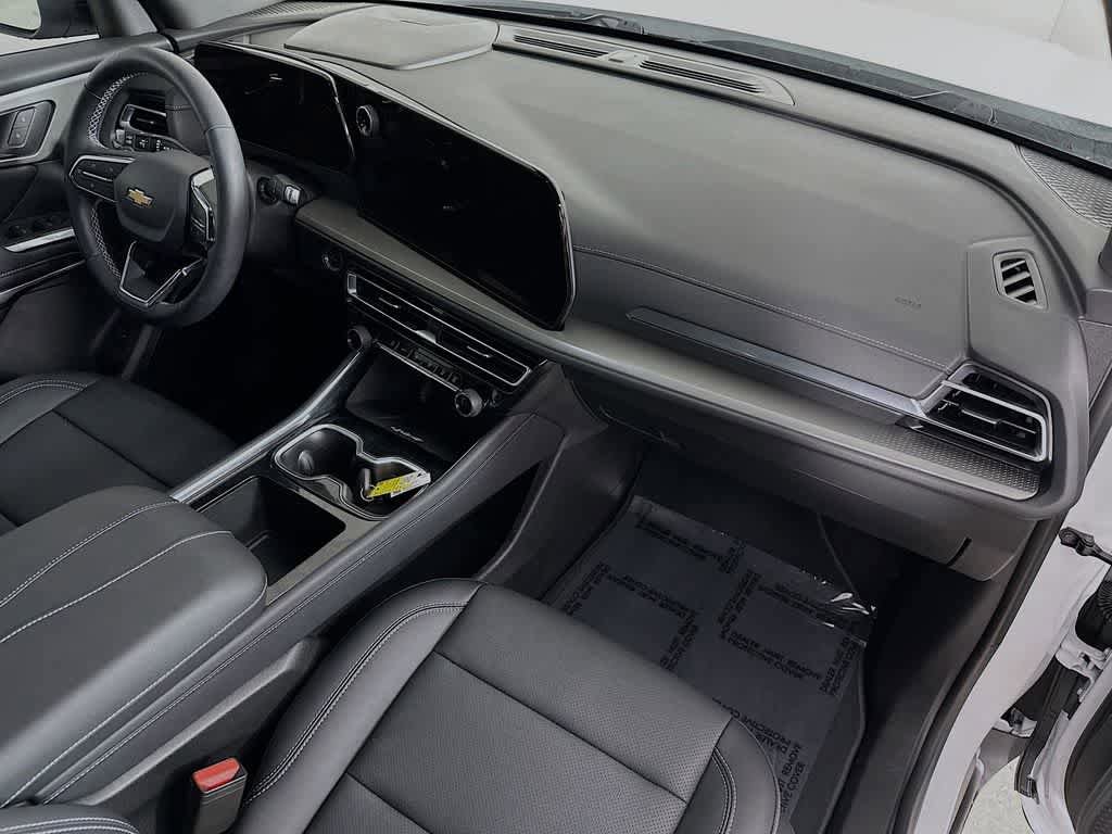 Used 2025 Chevrolet Traverse LT w/ Driver Confidence Package FWD image 34