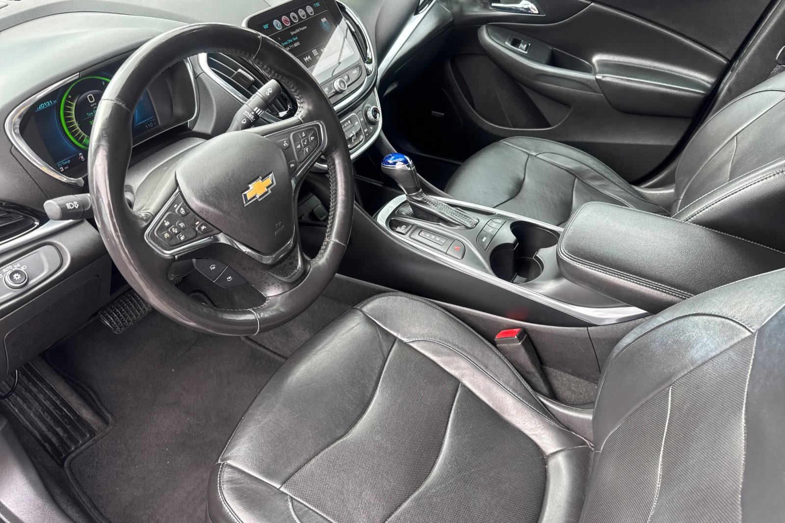 Used 2017 Chevrolet Volt Premier w/ Driver Confidence II Package FWD image 3