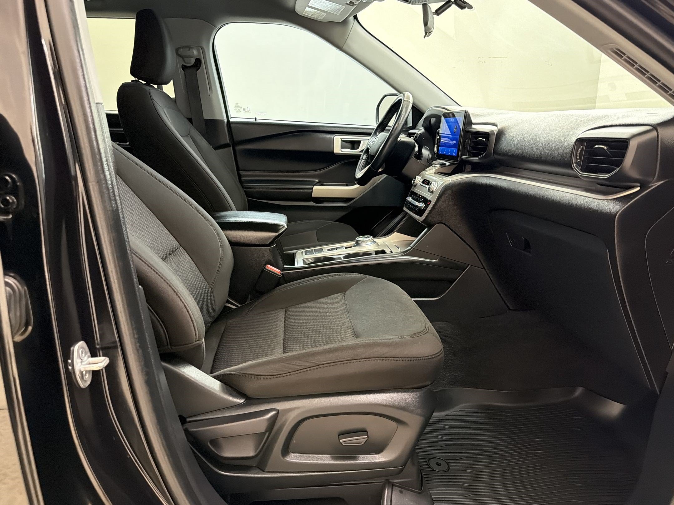 Certified 2022 Ford Explorer XLT RWD image 24