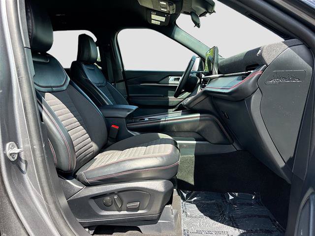 Certified 2025 Ford Explorer ST-Line w/ ST-Line Street Pack AWD/4WD image 32