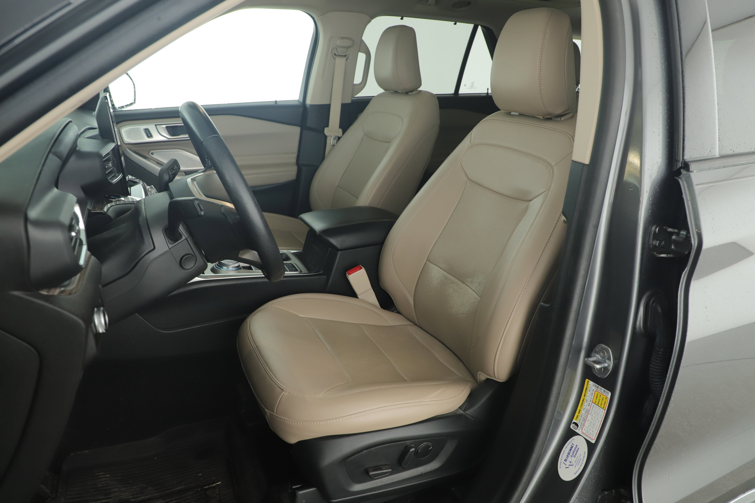 Certified 2022 Ford Explorer Limited w/ Limited Technology Package image 9